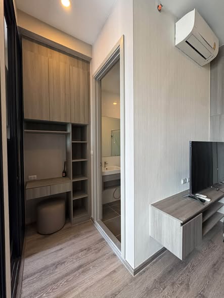 bedroom and room interior and bathroom of KnightsBridge Prime Onnut