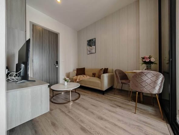 living room of KnightsBridge Prime Onnut