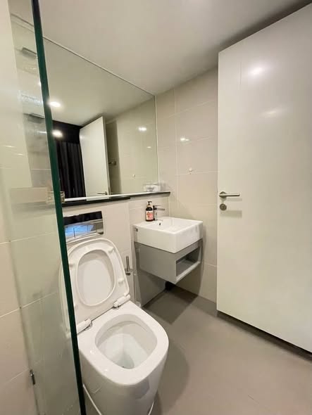 bathroom of KnightsBridge Prime Sathon