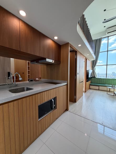 bathroom and kitchen of KnightsBridge Prime Sathon