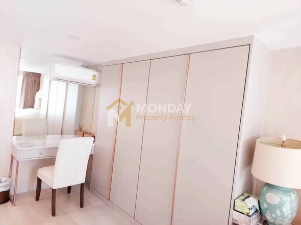 bedroom and room interior of KnightsBridge Prime Sathon