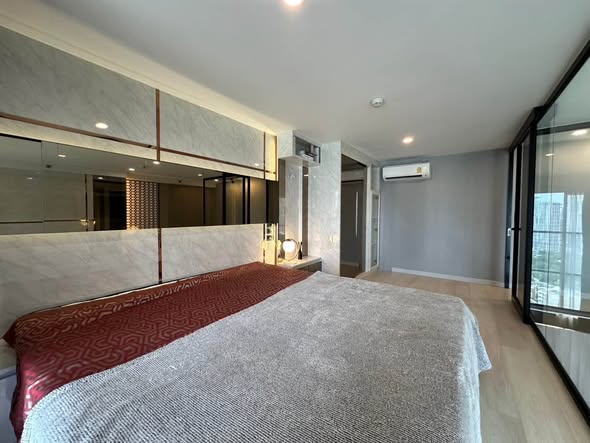 bedroom and room interior of KnightsBridge Prime Sathon