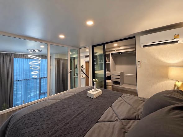 bedroom and room interior of KnightsBridge Space Rama9