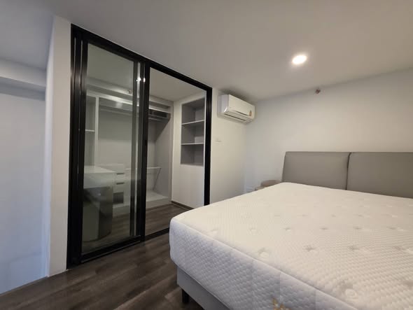 bedroom and room interior of KnightsBridge Space Rama9