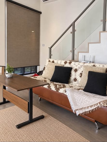 living room and room interior and kitchen of KnightsBridge Space Sukhumvit-Rama 4