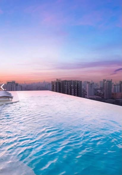 pool of KnightsBridge Space Sukhumvit-Rama 4