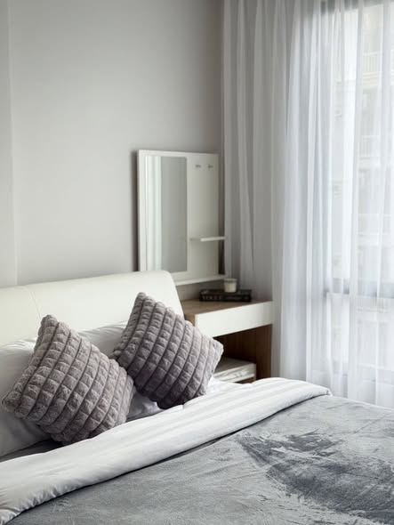 bedroom of L Style Condo