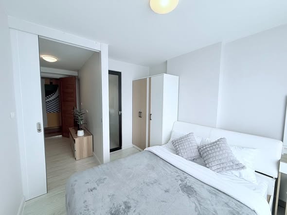 bedroom of L Style Condo