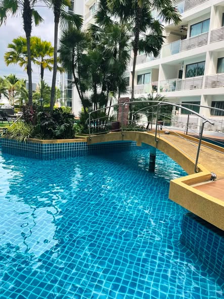 pool of Laguna Beach Resort 1