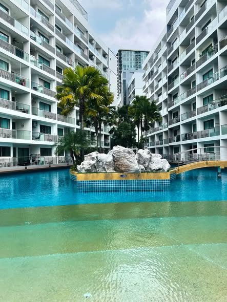 pool of Laguna Beach Resort 1