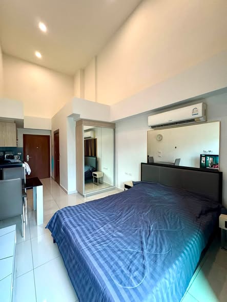 bedroom of Laguna Beach Resort 2