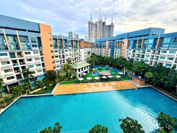 pool of Laguna Beach Resort 2