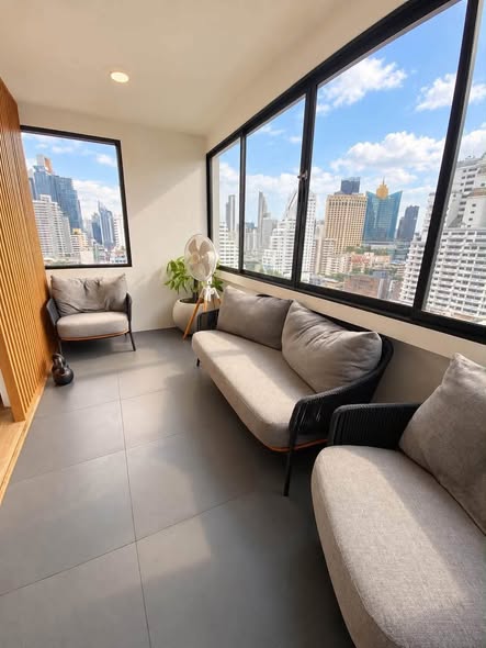 living room of Lake Green