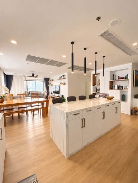 room interior and kitchen of Lake Green