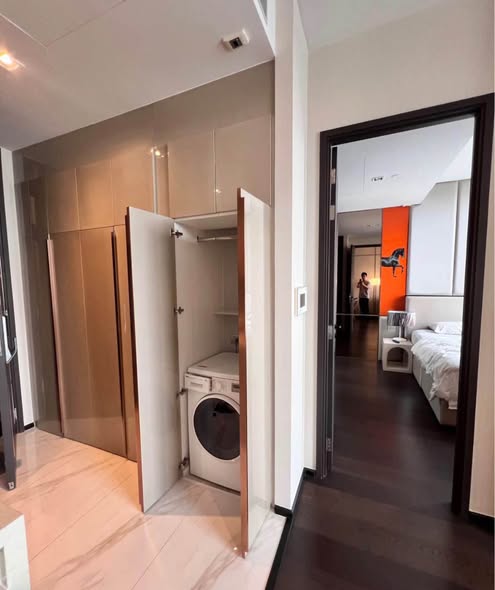 bedroom and room interior of LAVIQ Sukhumvit 57