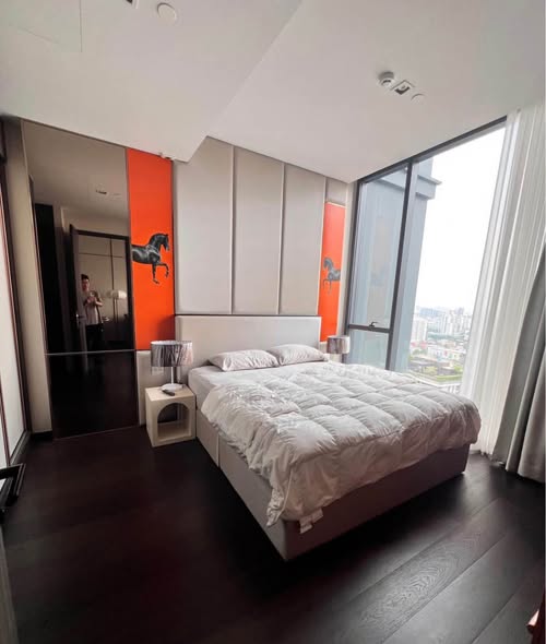 bedroom and room interior of LAVIQ Sukhumvit 57