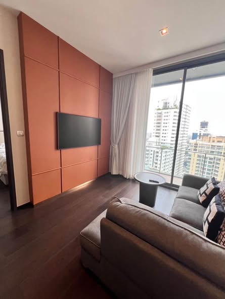 living room and bedroom of LAVIQ Sukhumvit 57