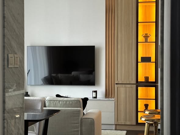 living room and room interior of LAVIQ Sukhumvit 57