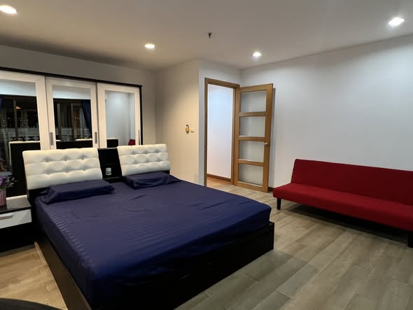 bedroom and room interior of lebua at State Tower