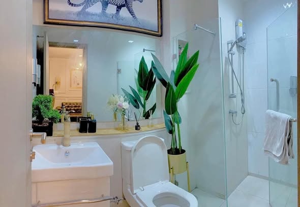 bathroom of Life Asoke – Rama 9