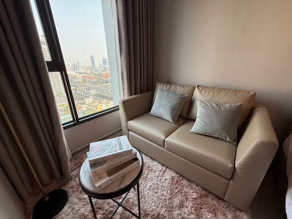 living room and bedroom of Life Asoke – Rama 9