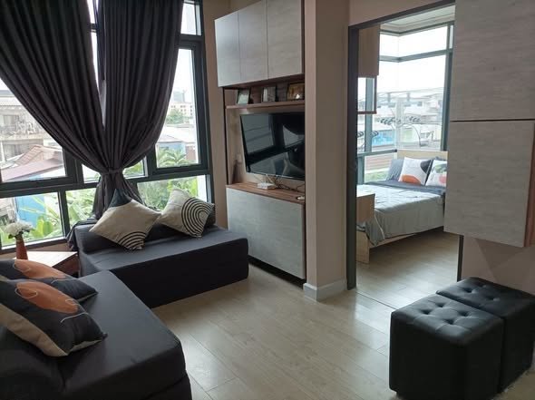 living room and bedroom of Life Asoke – Rama 9