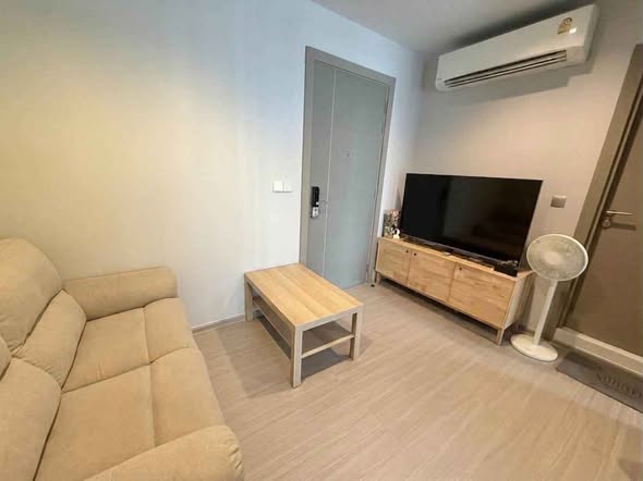 living room and bedroom of Life Asoke – Rama 9