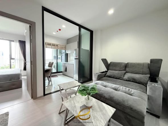 living room and room interior of Life Asoke – Rama 9