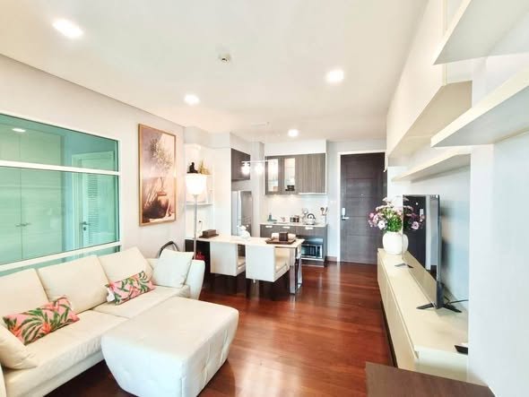 living room and room interior of Life Asoke – Rama 9