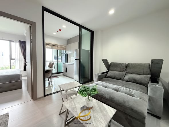 living room and room interior of Life Asoke – Rama 9