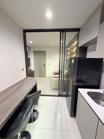 room interior and bathroom of Life Asoke – Rama 9