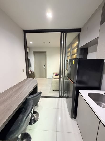 room interior and bathroom of Life Asoke – Rama 9