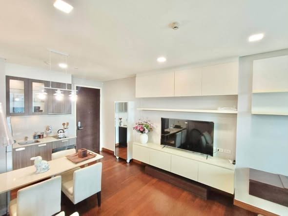 room interior and kitchen of Life Asoke – Rama 9