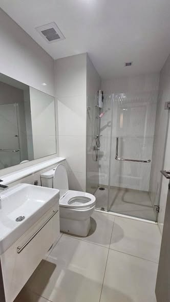 bathroom of Life Asoke Hype