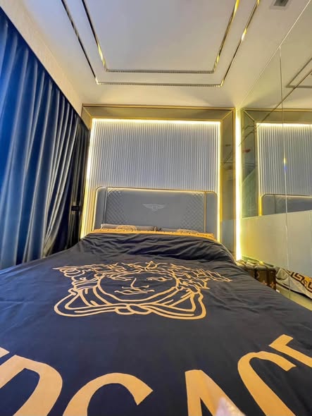 bedroom of Life Asoke Hype