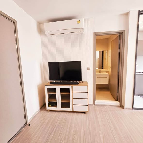 bedroom of Life Asoke Hype