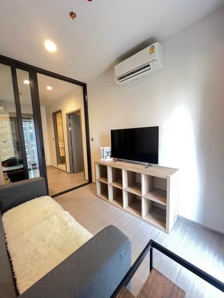 bedroom of Life Asoke Hype