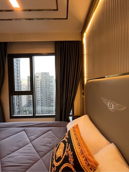 bedroom of Life Asoke Hype