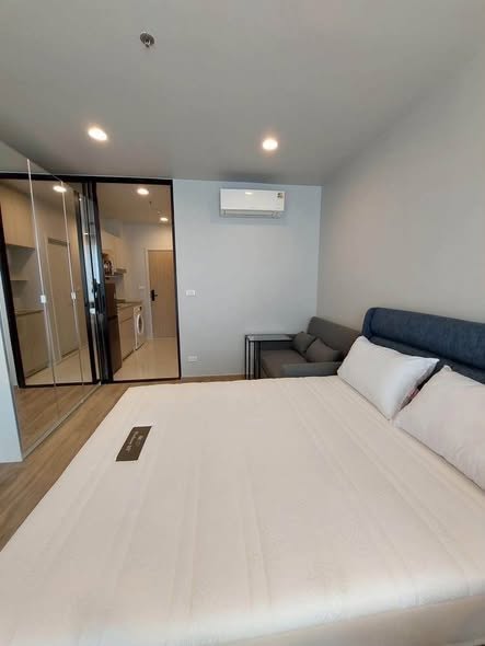 bedroom of Life Asoke Hype