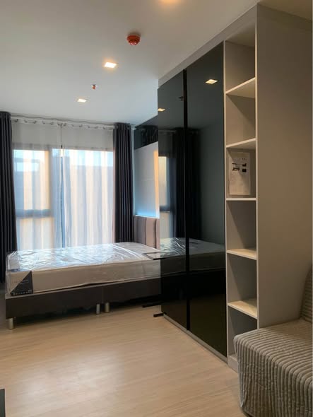 bedroom and room interior of Life Asoke Hype