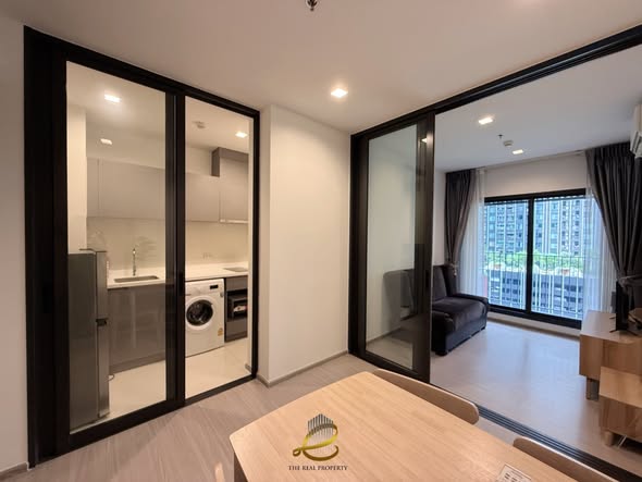 bedroom and room interior of Life Asoke Hype
