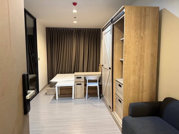 bedroom and room interior of Life Asoke Hype
