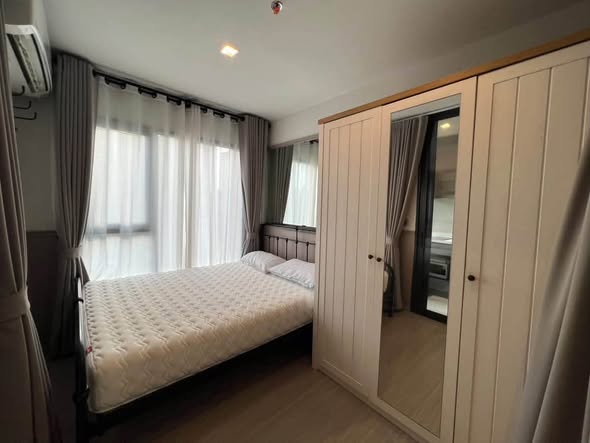 bedroom and room interior of Life Asoke Hype