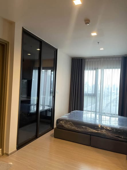 bedroom and room interior of Life Asoke Hype
