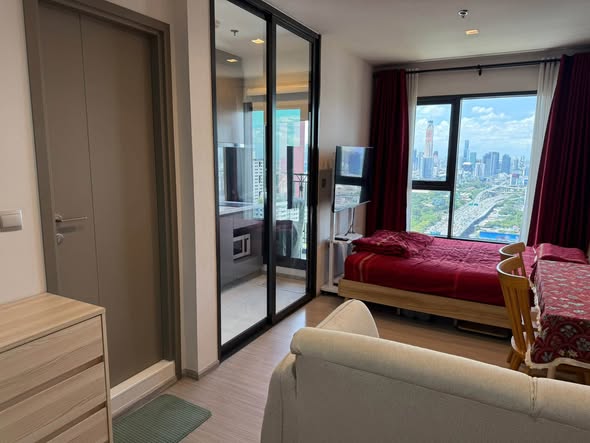 bedroom and room interior of Life Asoke Hype