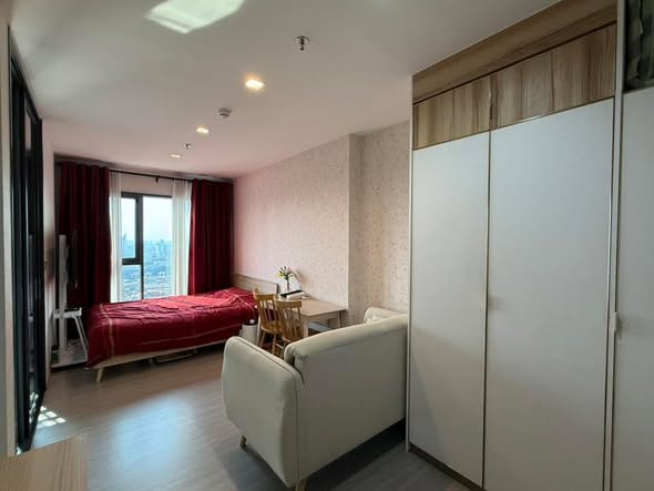 bedroom and room interior of Life Asoke Hype