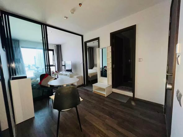 room interior of Life Ladprao Valley