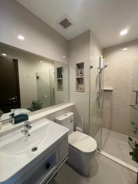 room interior and bathroom of Life Ladprao Valley