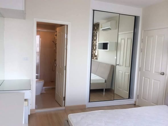 bedroom and room interior of Life@ Lat Phrao 18