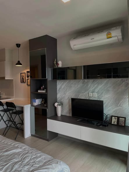 bedroom of Life One Wireless